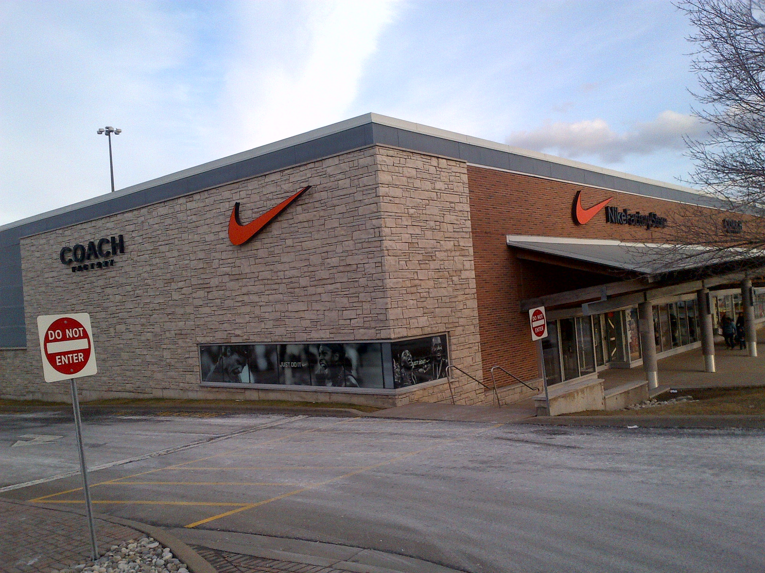 nike outlet factory near me